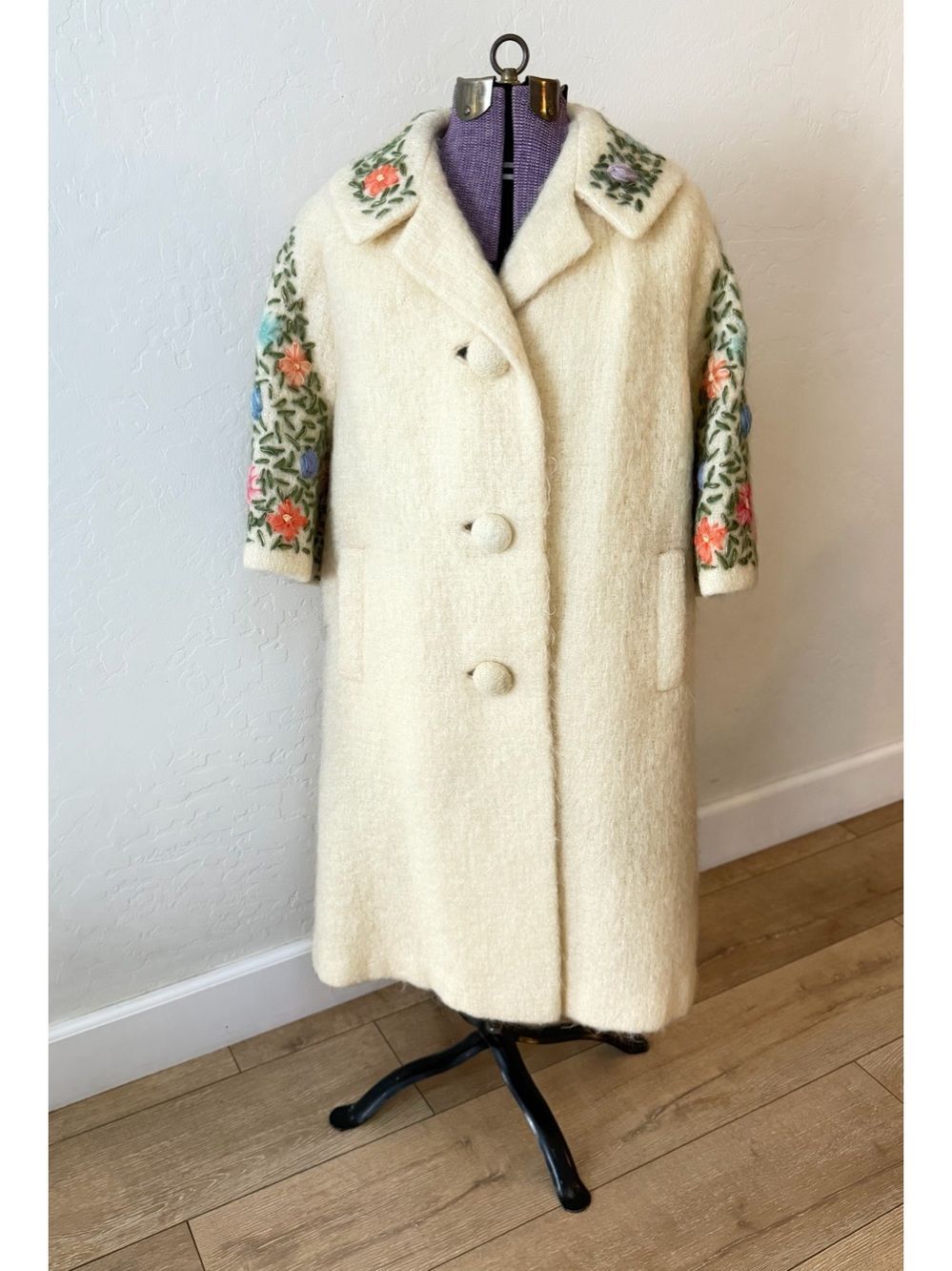 Vintage 1960s Bataldi Mohair Crewel Embroidered Coat S/M - Picture 1 of 15